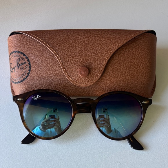 Ray-Ban Round Sunglasses with Case 2180 - Picture 1 of 4